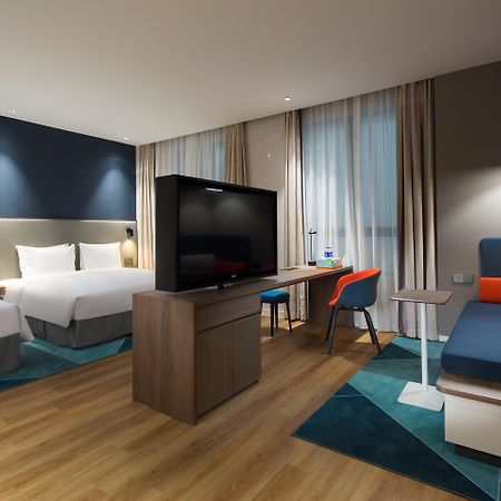 Holiday Inn Express Shanghai Kangqiao By Ihg Exterior foto