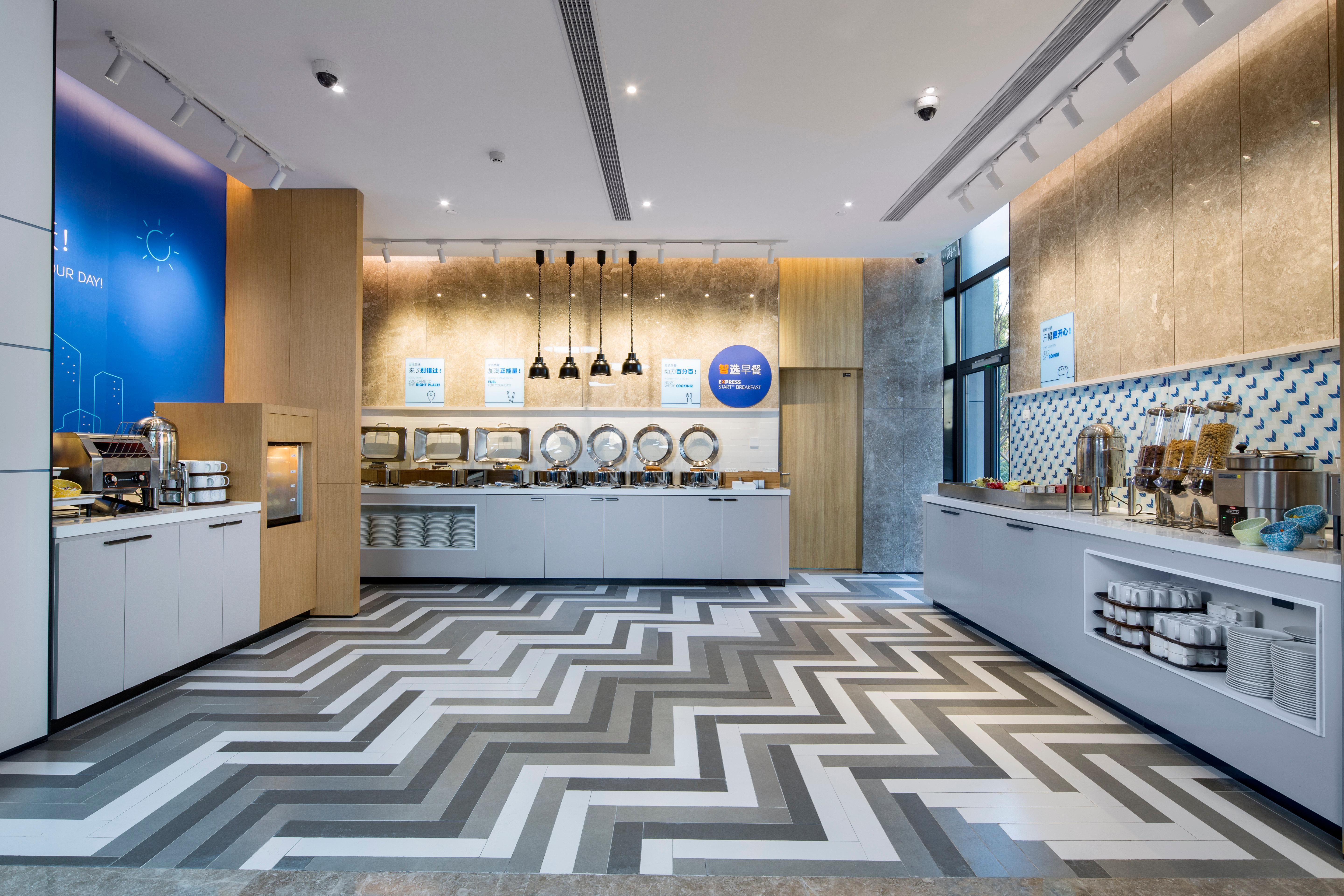 Holiday Inn Express Shanghai Kangqiao By Ihg Exterior foto