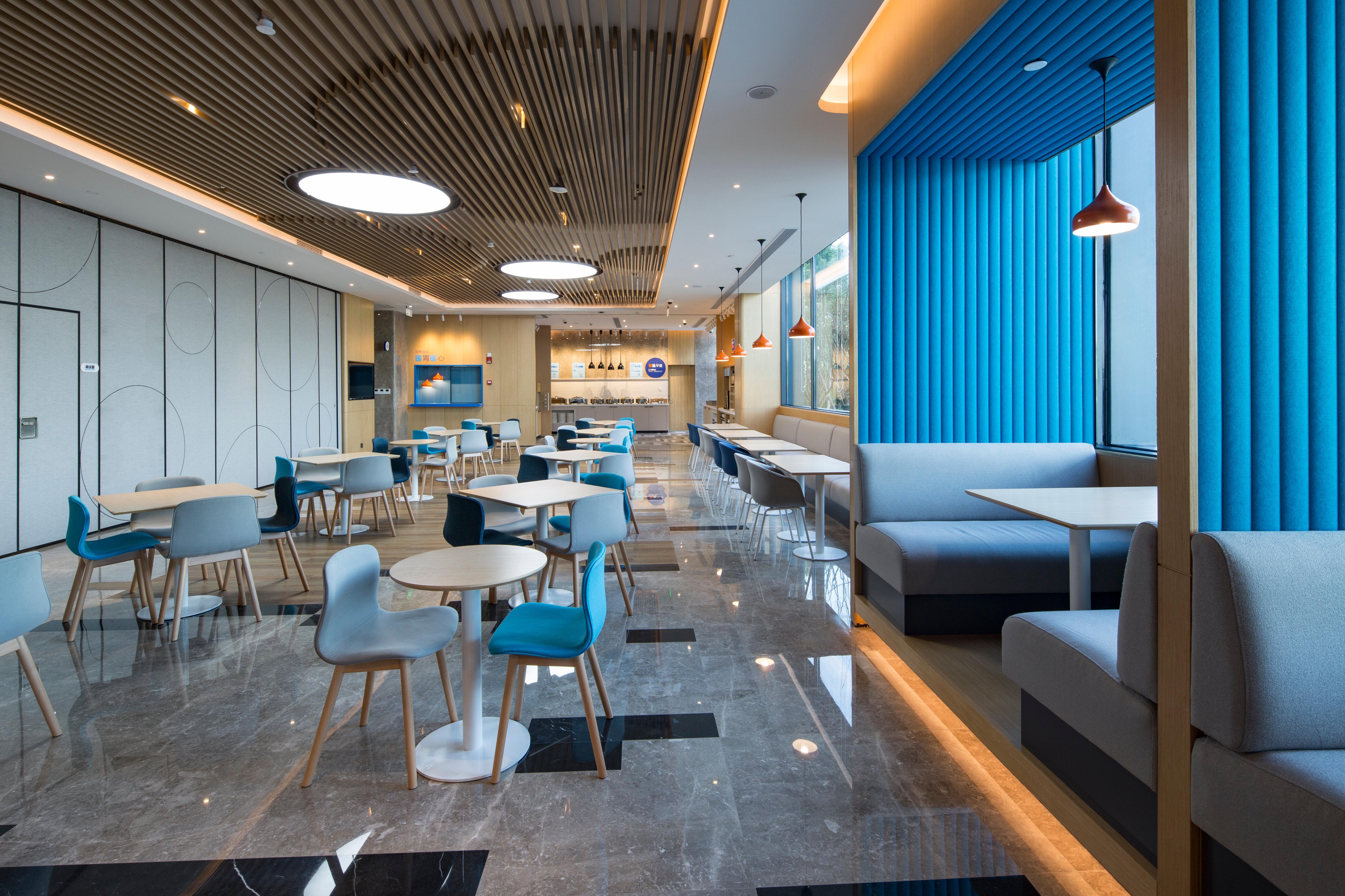 Holiday Inn Express Shanghai Kangqiao By Ihg Exterior foto