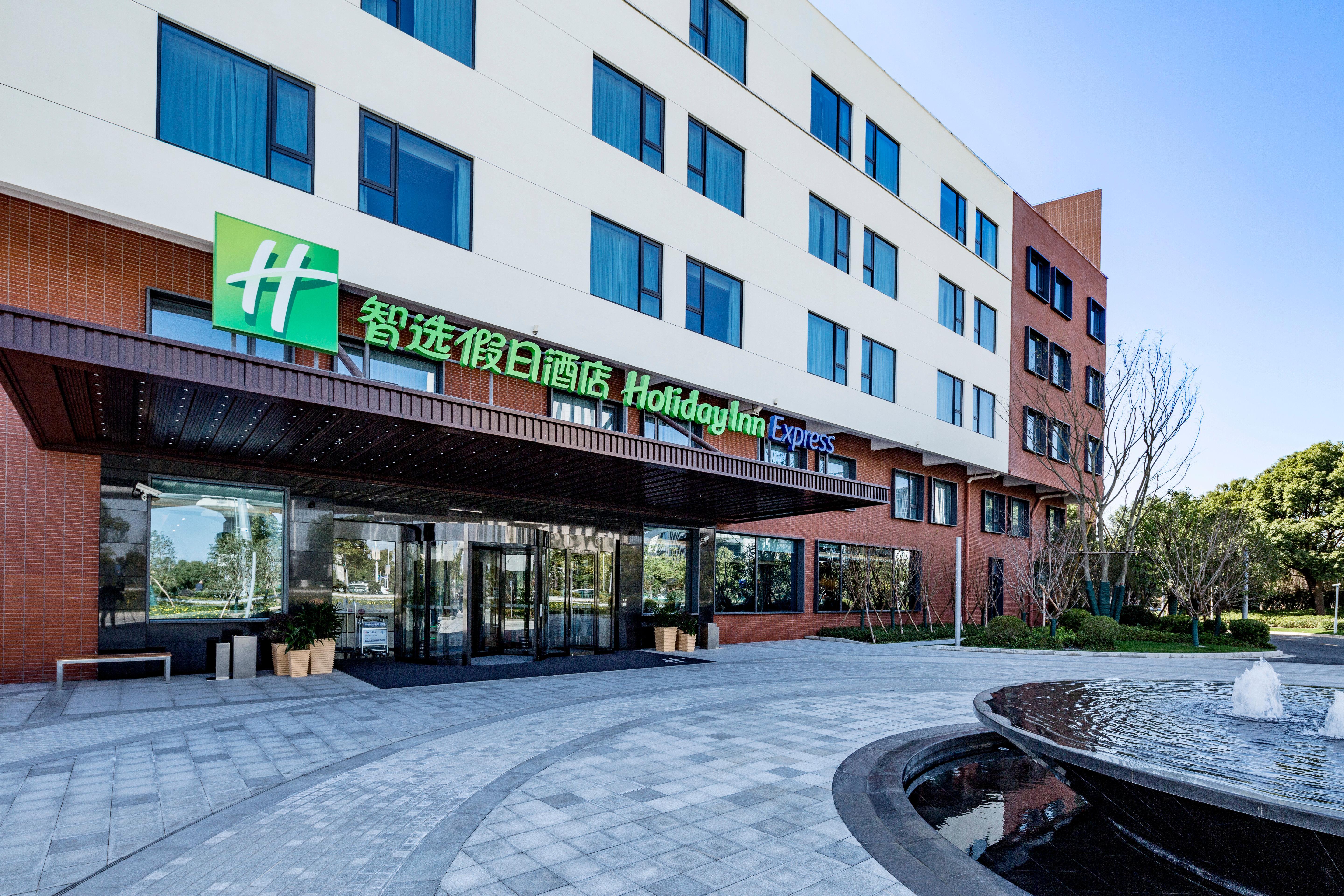 Holiday Inn Express Shanghai Kangqiao By Ihg Exterior foto