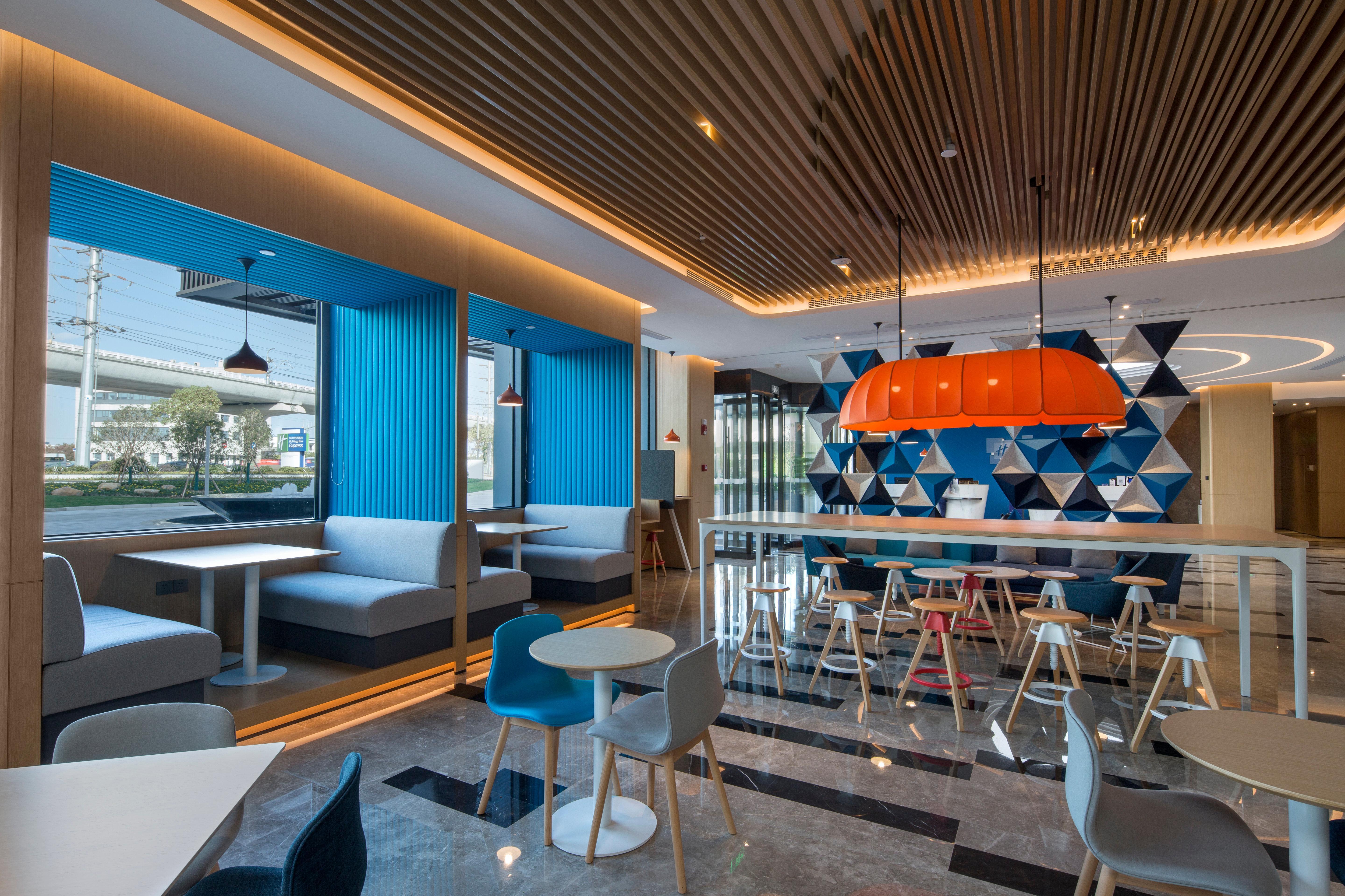 Holiday Inn Express Shanghai Kangqiao By Ihg Exterior foto