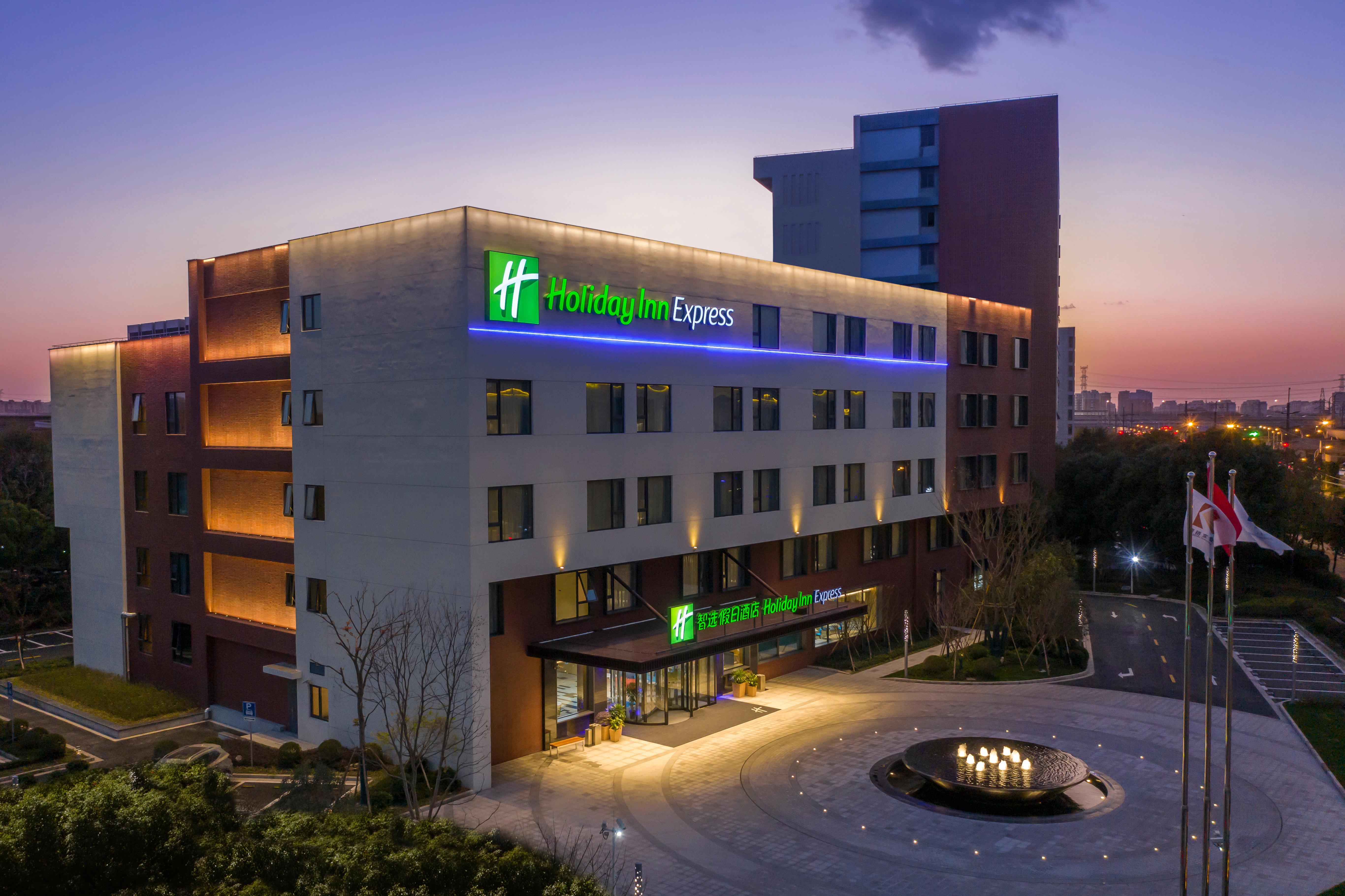 Holiday Inn Express Shanghai Kangqiao By Ihg Exterior foto