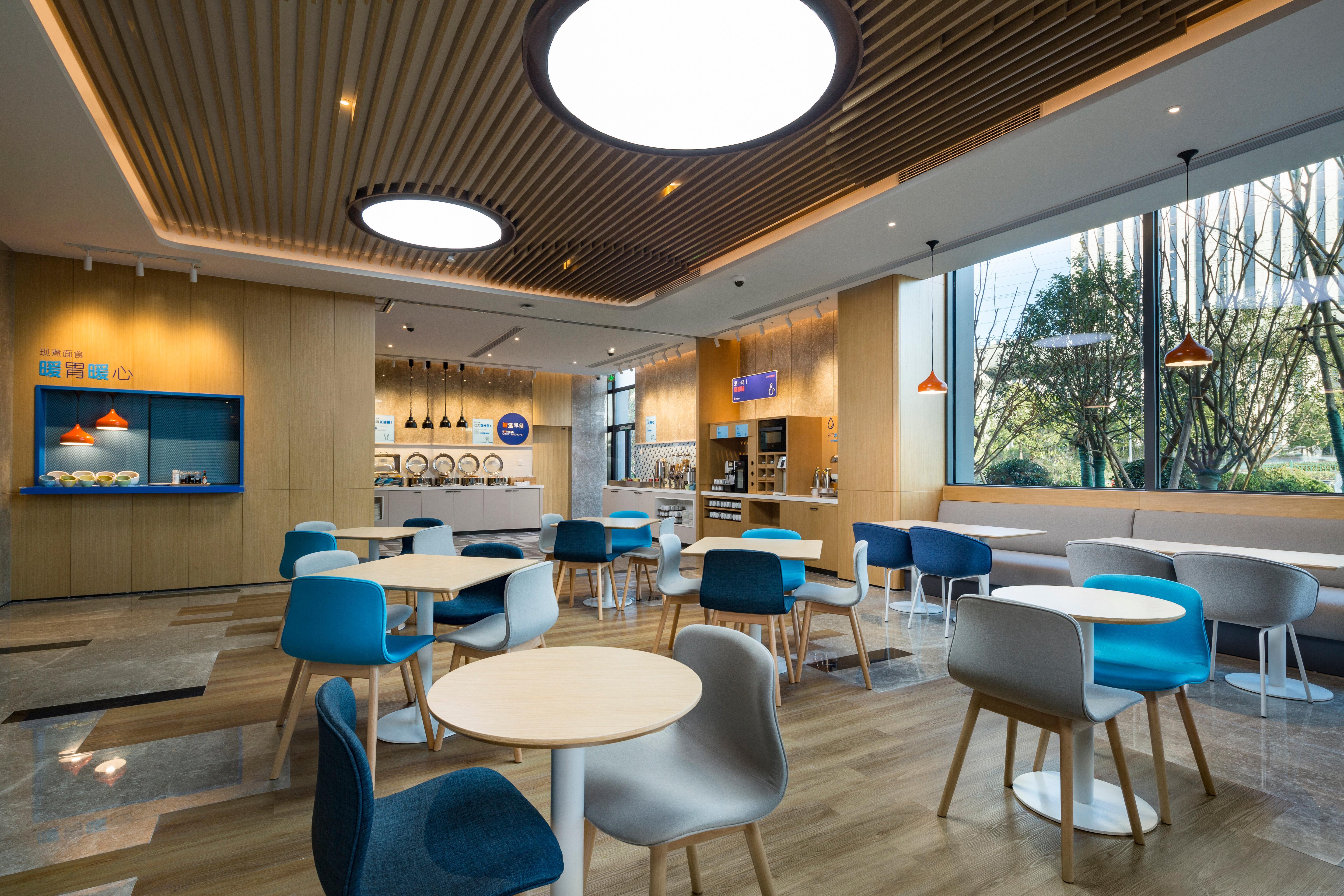Holiday Inn Express Shanghai Kangqiao By Ihg Exterior foto
