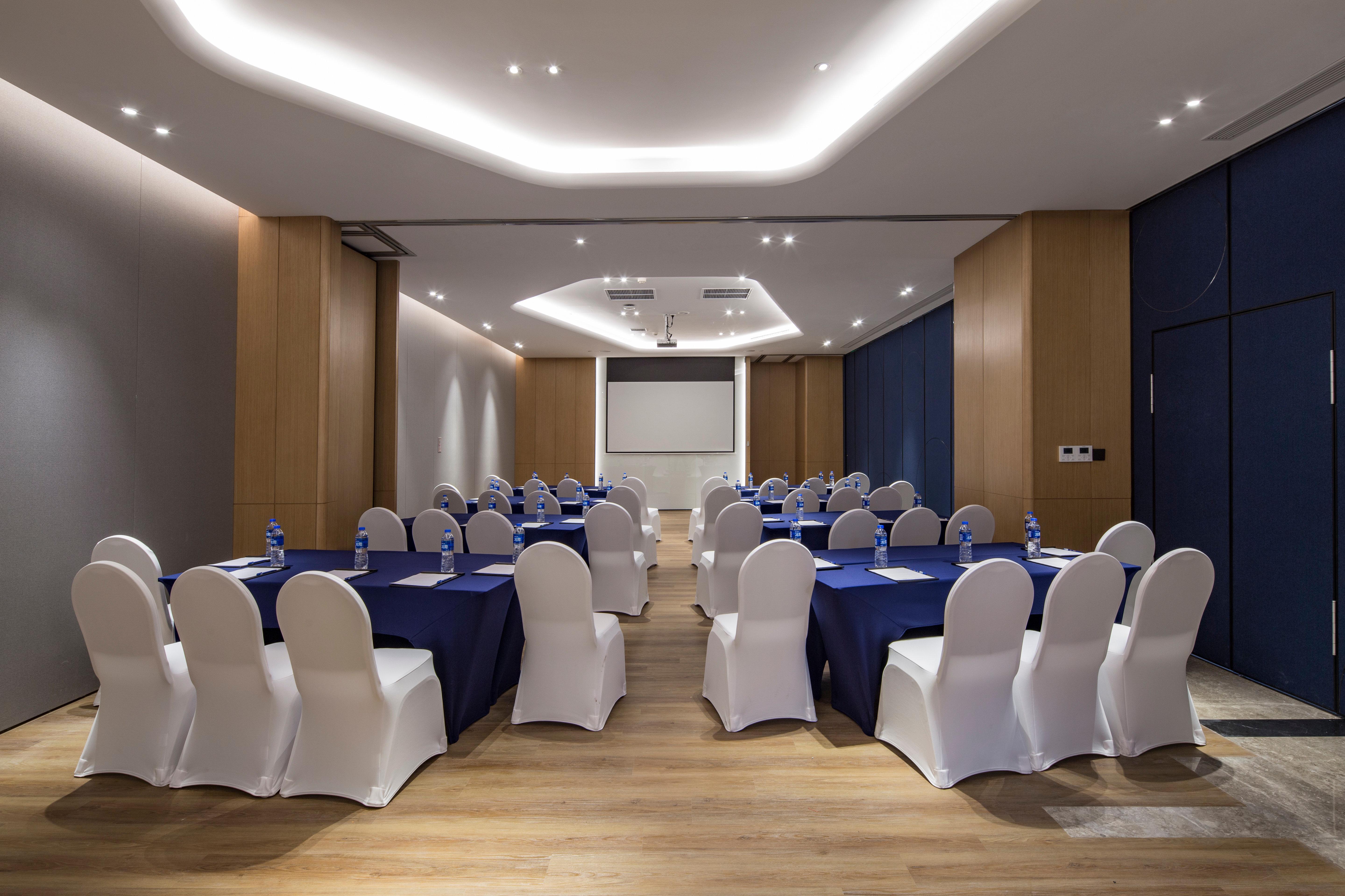 Holiday Inn Express Shanghai Kangqiao By Ihg Exterior foto
