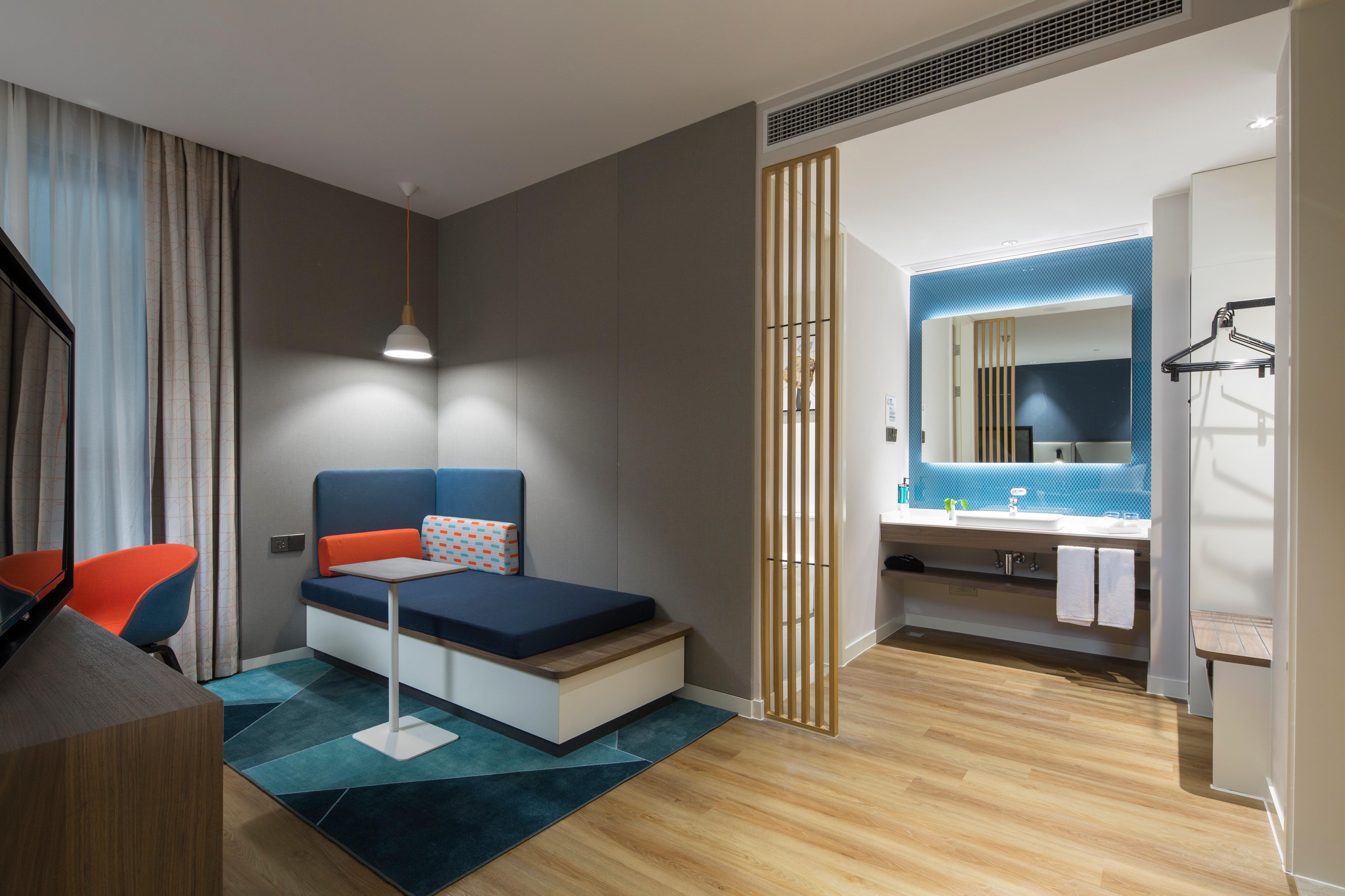 Holiday Inn Express Shanghai Kangqiao By Ihg Exterior foto