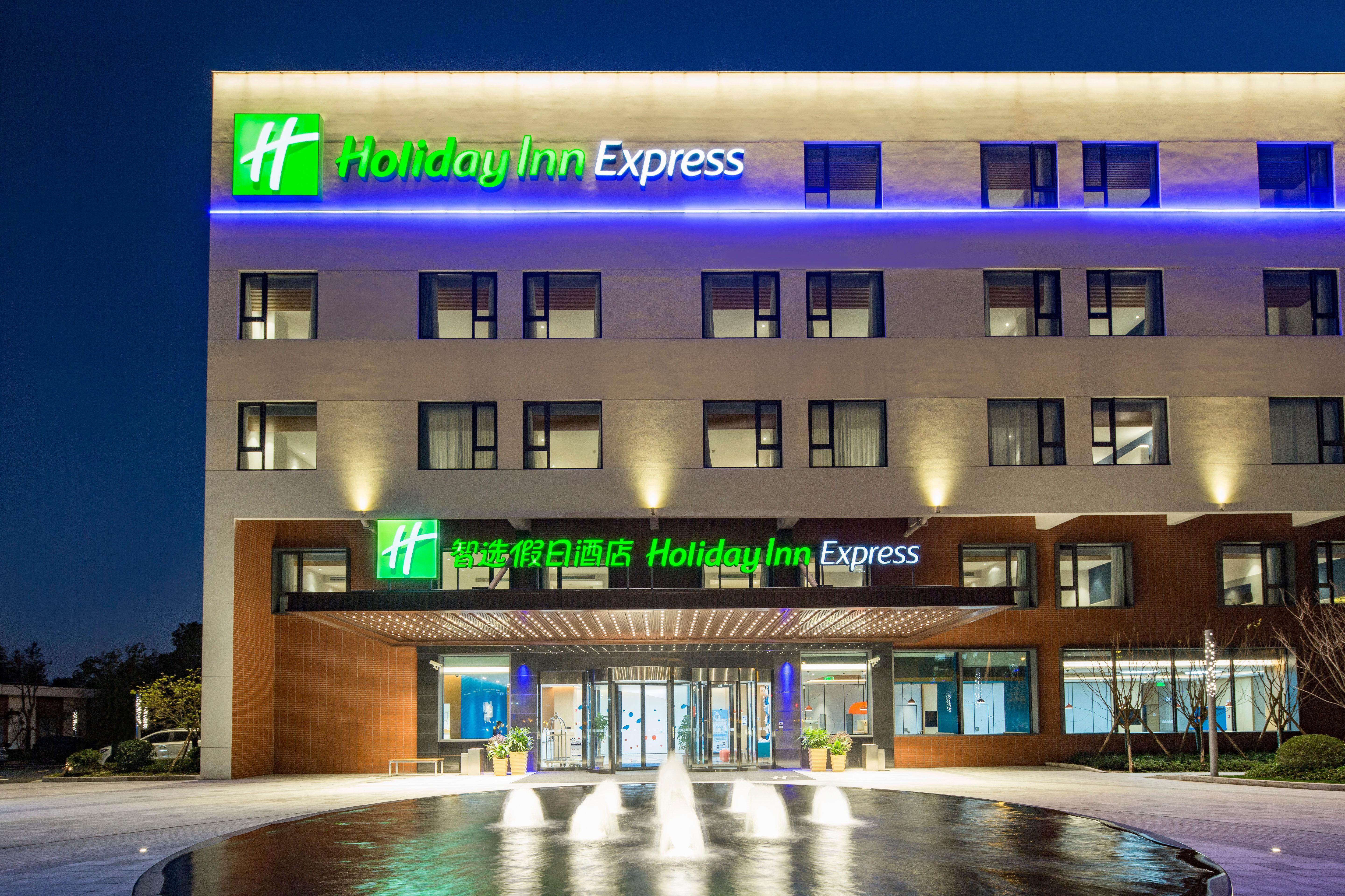 Holiday Inn Express Shanghai Kangqiao By Ihg Exterior foto