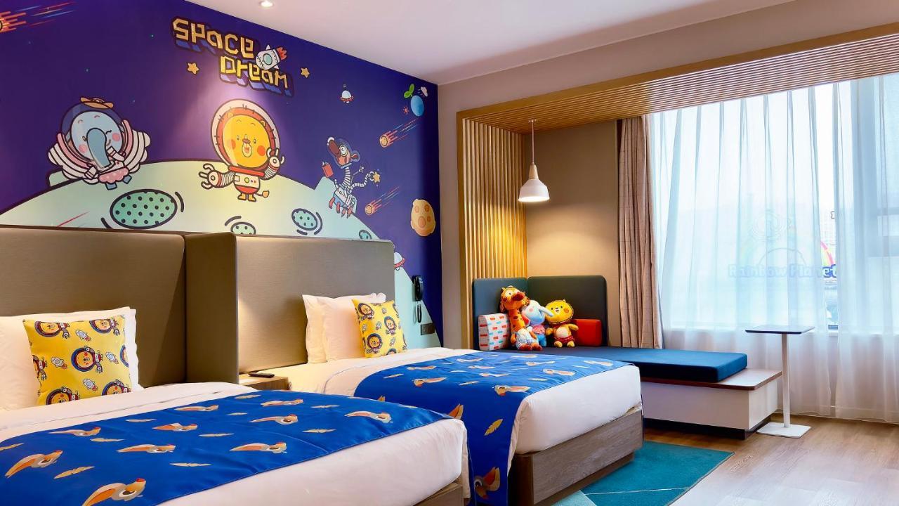 Holiday Inn Express Shanghai Kangqiao By Ihg Exterior foto