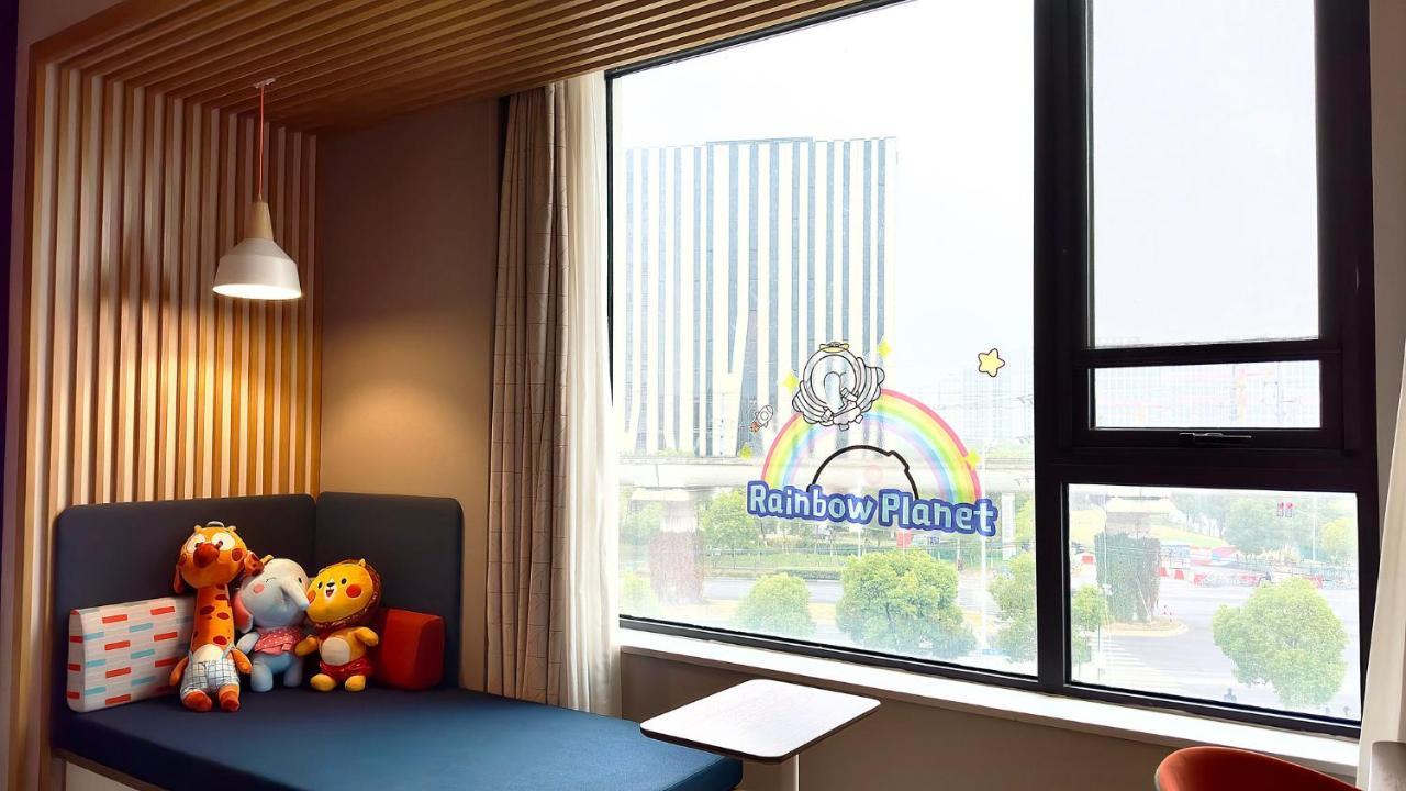 Holiday Inn Express Shanghai Kangqiao By Ihg Exterior foto