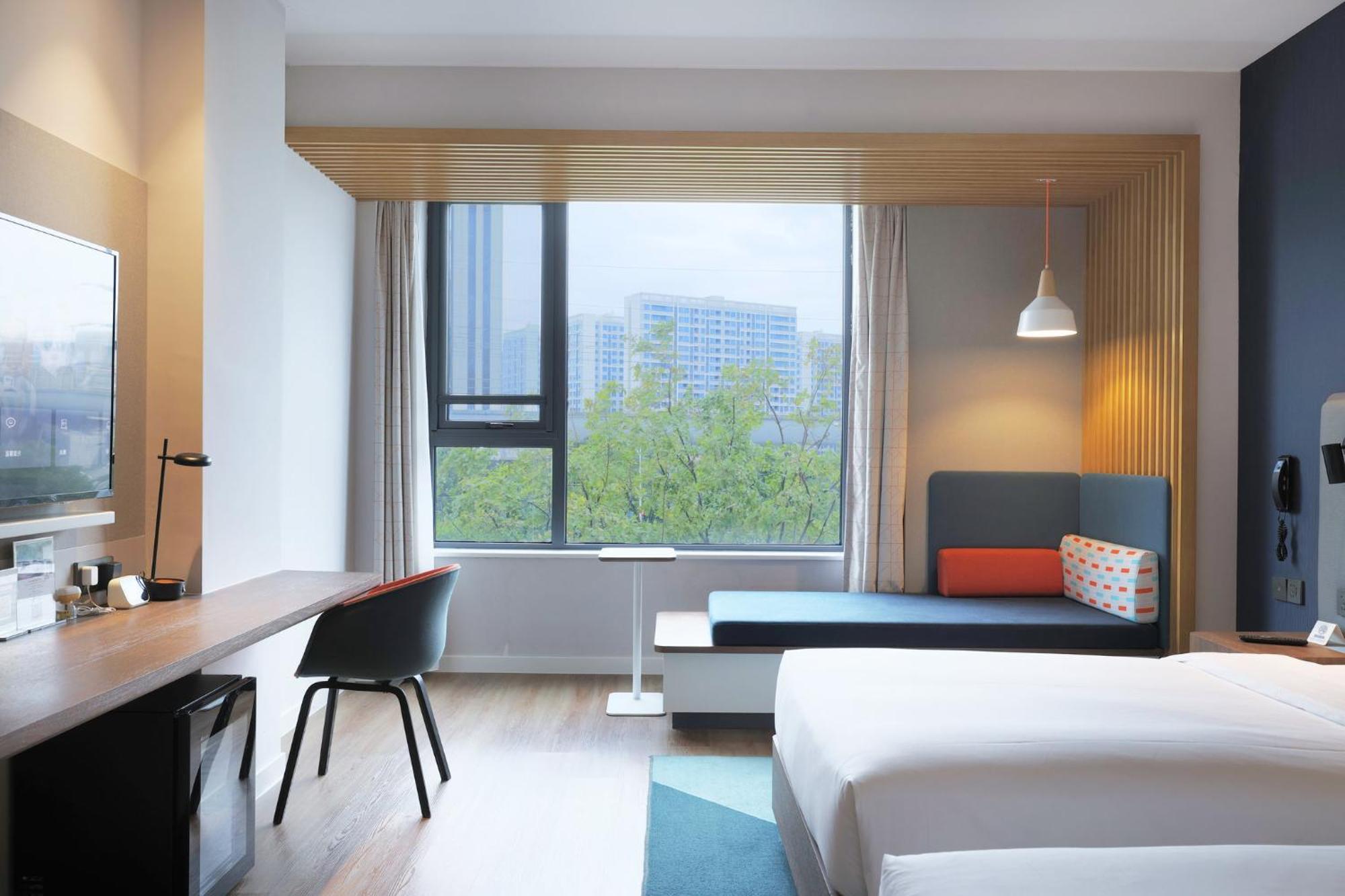 Holiday Inn Express Shanghai Kangqiao By Ihg Exterior foto