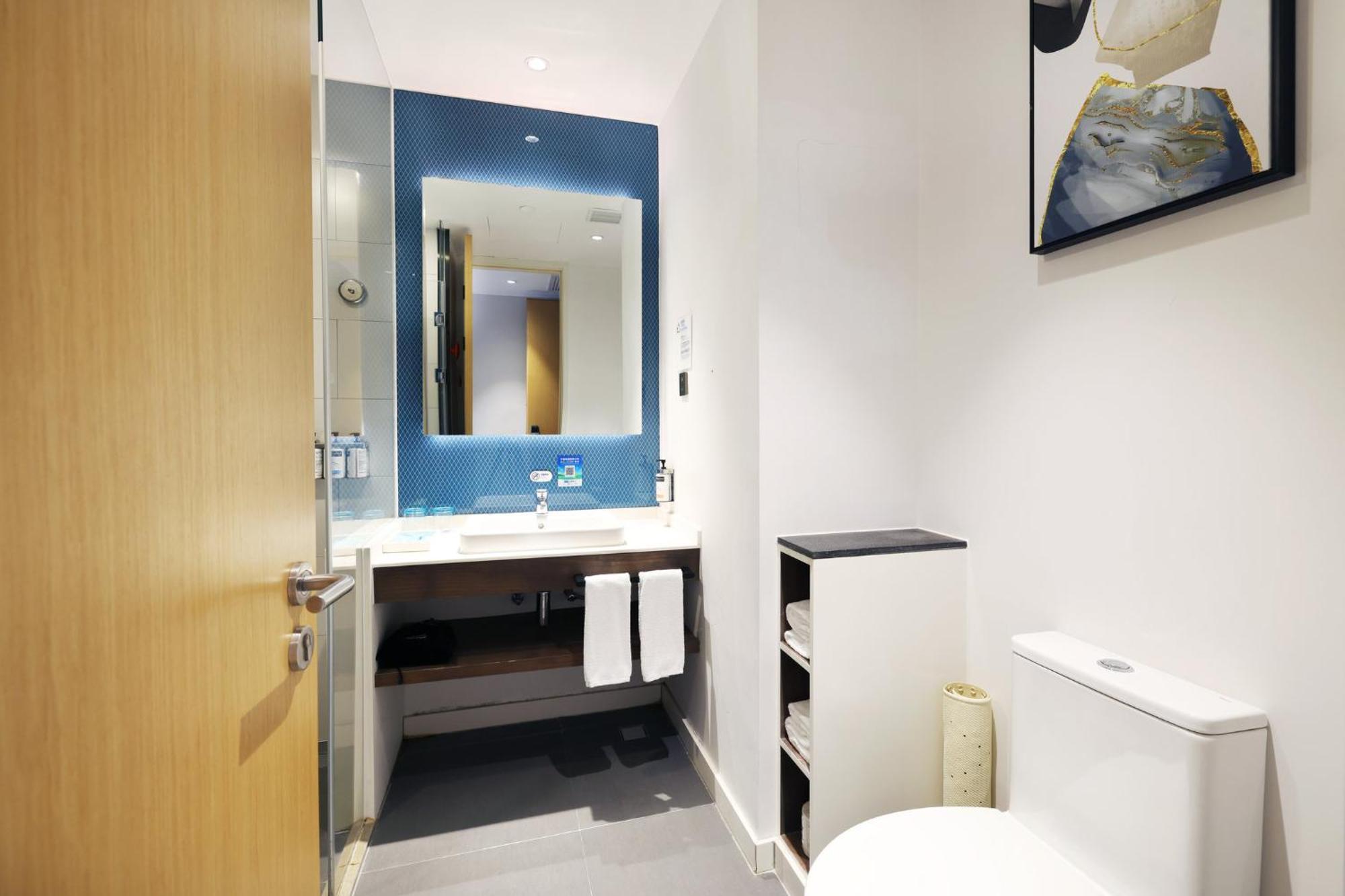 Holiday Inn Express Shanghai Kangqiao By Ihg Exterior foto