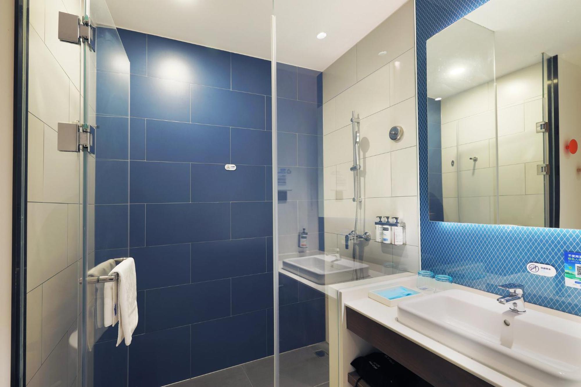 Holiday Inn Express Shanghai Kangqiao By Ihg Exterior foto