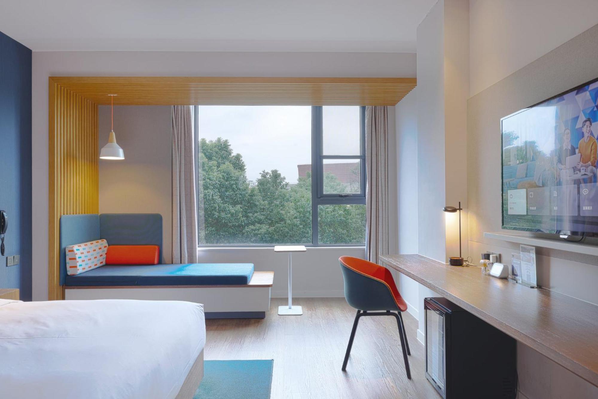 Holiday Inn Express Shanghai Kangqiao By Ihg Exterior foto