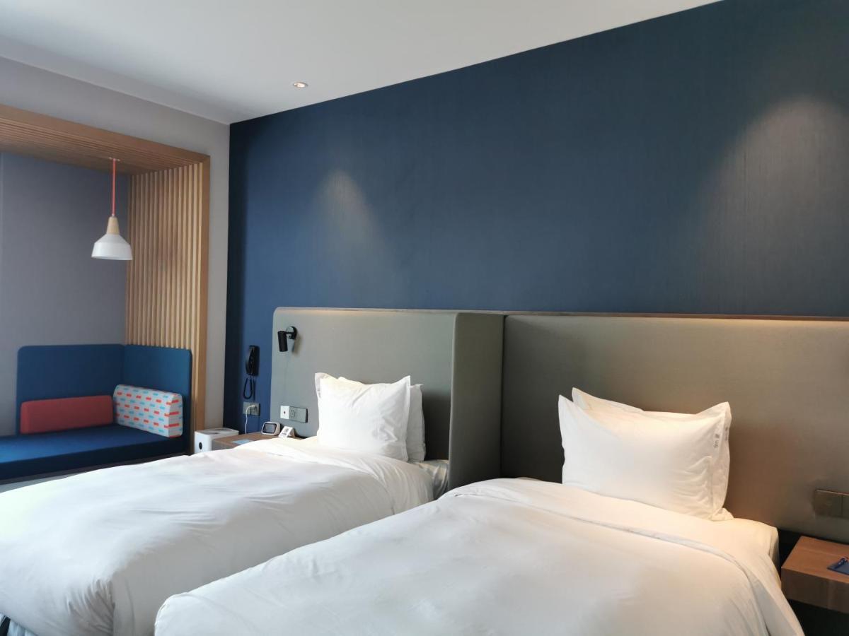 Holiday Inn Express Shanghai Kangqiao By Ihg Exterior foto