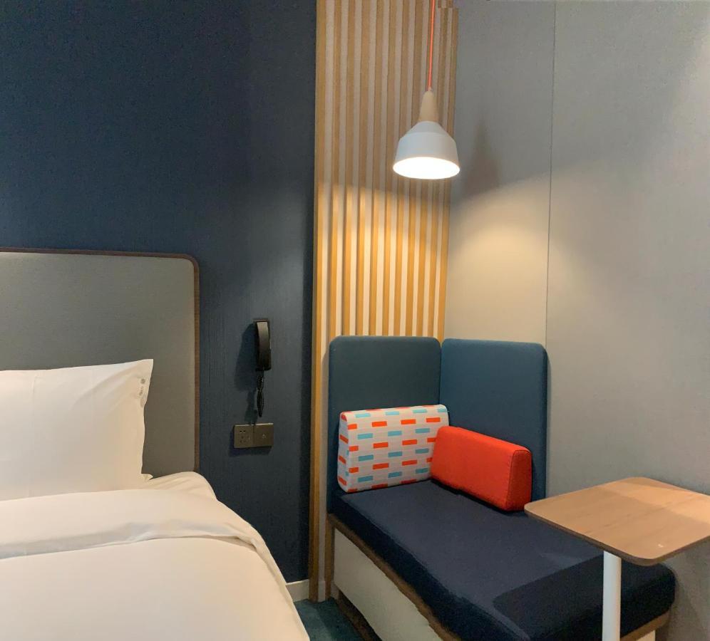 Holiday Inn Express Shanghai Kangqiao By Ihg Exterior foto